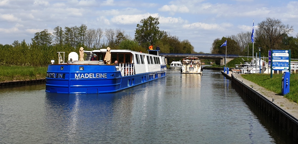 Canal De La Marne Au Rhin Est Anna The Brave